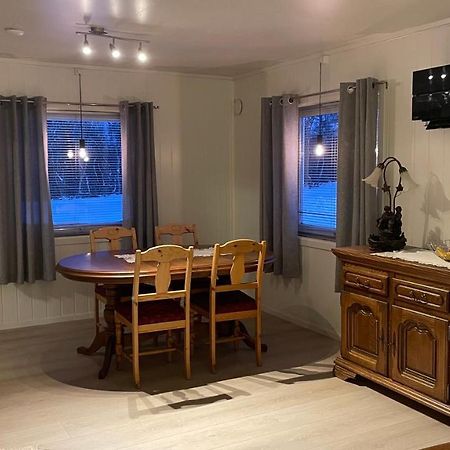 Koselig Hus I Sentrum Av Olderfjord Russenes Bagian luar foto