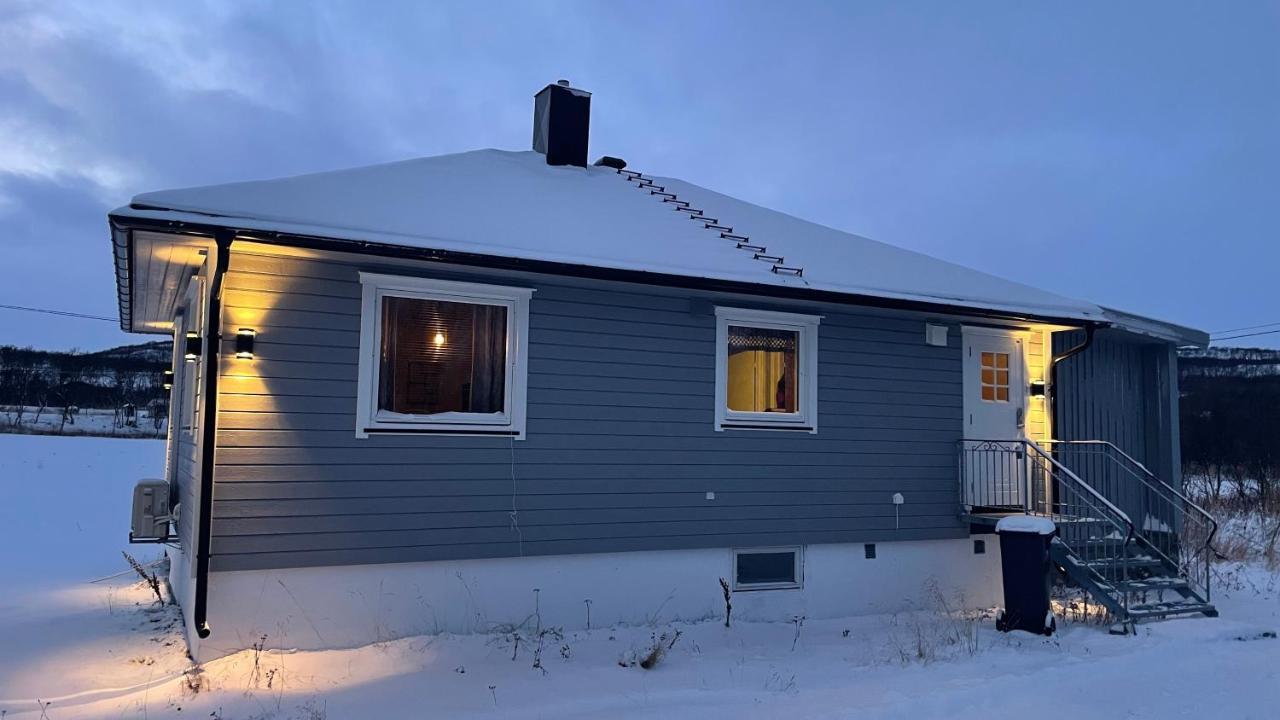 Koselig Hus I Sentrum Av Olderfjord Russenes Bagian luar foto